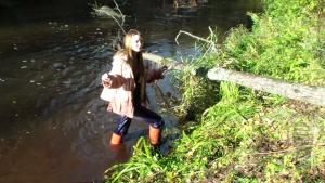 muddy-schoolgirl_10.jpg