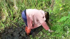 muddy-schoolgirl_11.jpg