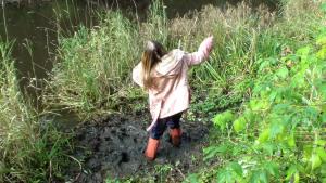muddy-schoolgirl_16.jpg