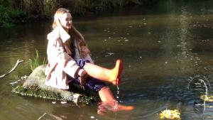 muddy-schoolgirl_3.jpg