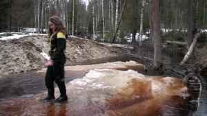 muddy-spring-pastimes-in-wader_22.jpg