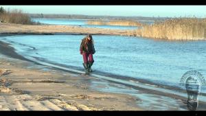 on-the-blue-lake-girl-in-gree_1.jpg