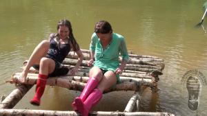 pink-wellies-and-translucent-d_15.jpg