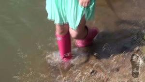 pink-wellies-and-translucent-d_4.jpg