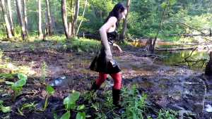 secretary-in-swamp_10.jpg