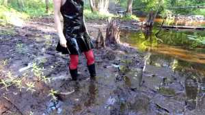 secretary-in-swamp_13.jpg