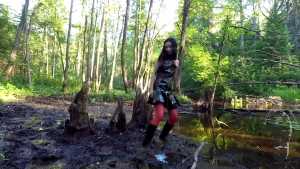 secretary-in-swamp_15.jpg