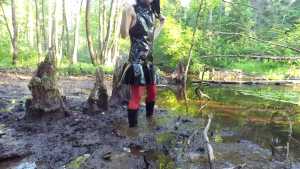 secretary-in-swamp_16.jpg