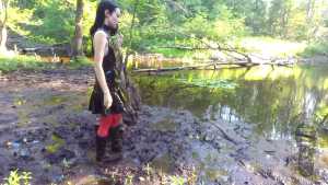 secretary-in-swamp_18.jpg