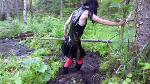 secretary-in-swamp_19.jpg