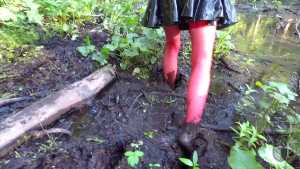 secretary-in-swamp_21.jpg