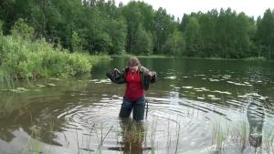 summer-wading-on-the-lake-in-g_11.jpg