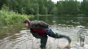summer-wading-on-the-lake-in-g_13.jpg