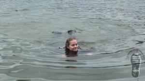 summer-wading-on-the-lake-in-g_15.jpg