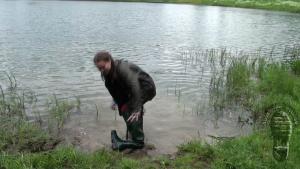 summer-wading-on-the-lake-in-g_16.jpg