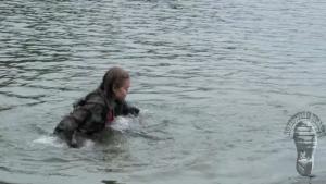 summer-wading-on-the-lake-in-g_20.jpg