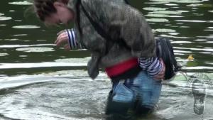 summer-wading-on-the-lake-in-g_7.jpg