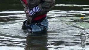 summer-wading-on-the-lake-in-g_8.jpg