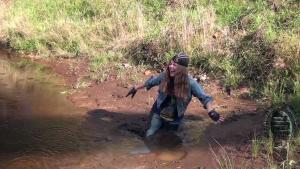 top-15-girls-in-water-and-mud_11.jpg