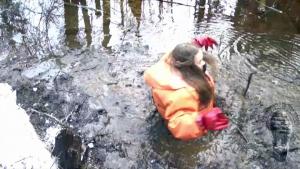 top-15-girls-in-water-and-mud_12.jpg