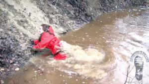 top-15-girls-in-water-and-mud_17.jpg