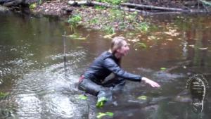 top-15-girls-in-water-and-mud_18.jpg