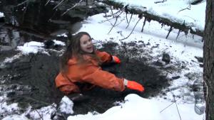 top-15-girls-in-water-and-mud_20.jpg