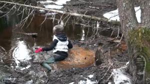 top-15-girls-in-water-and-mud_3.jpg