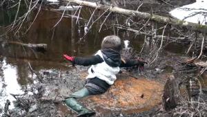 top-15-girls-in-water-and-mud_4.jpg