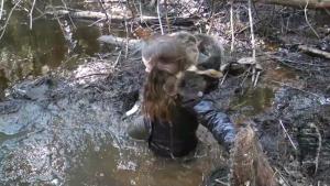 top-15-girls-in-water-and-mud_7.jpg