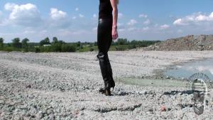totally-messy-heels_5.jpg