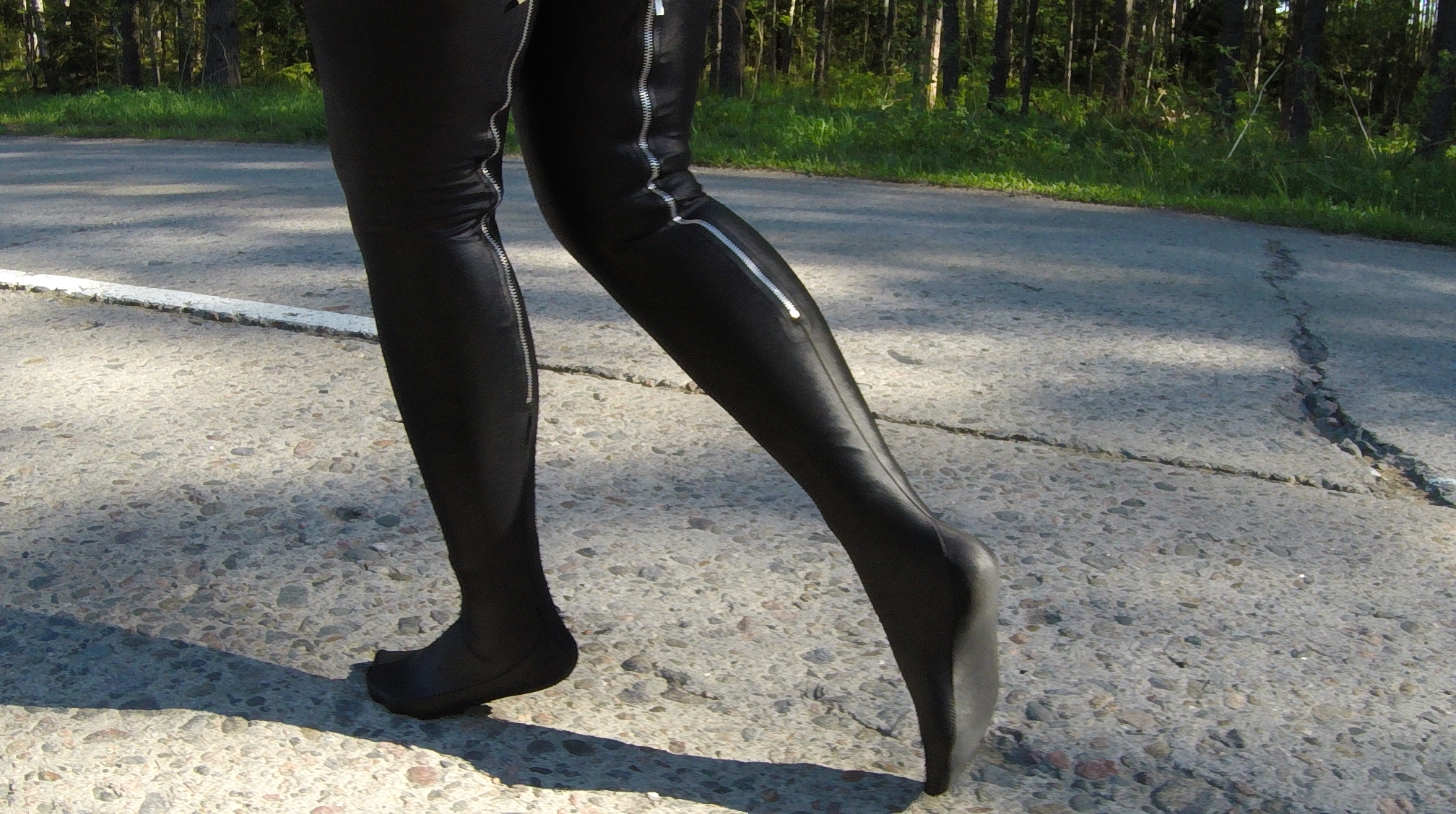 walking-in-stockings_main.jpg